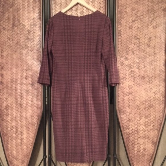 Luxurious Pomegranate Red Houndstooth Velvet Burnout Midi Shift Dress - Picture 2 of 9